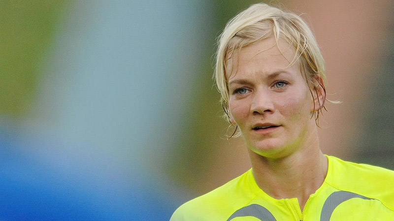 Bibiana Steinhaus - Beautiful female football referee