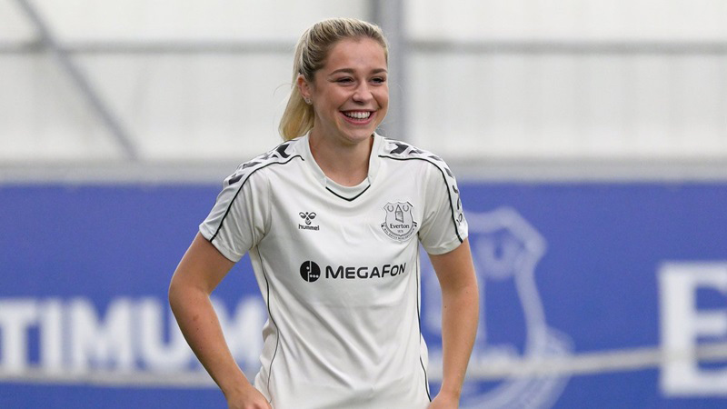 Hot women soccer players: Poppy Pattinson