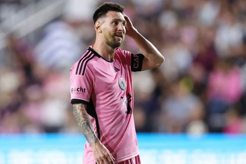 Lionel Messi - Best striker in the world