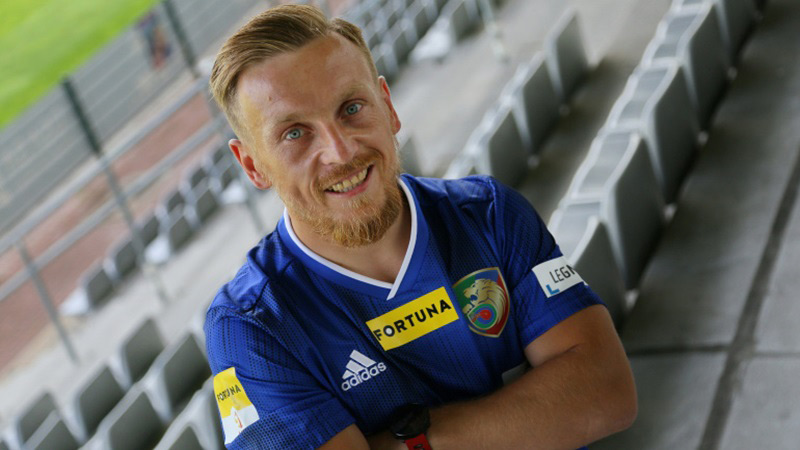 Shortest football player: Marcin Garuch (153cm)