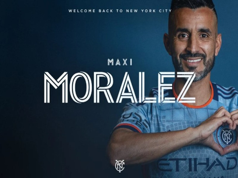 Shortest football player: Maximiliano Nicolás Moralez (5ft 3" or 160cm)
