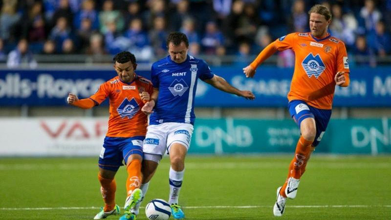 The tallest soccer player: Tor Hogne Aaroy - 6'8" (203 cm)
