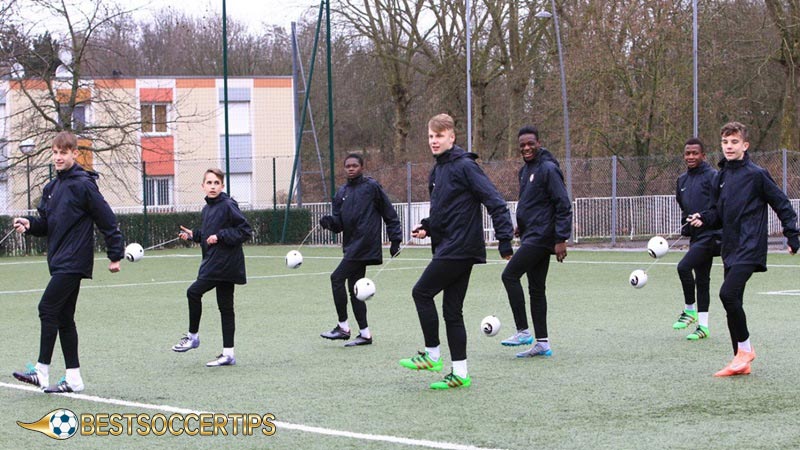 Best gifts for soccer players: Coaching Sessions or Camps
