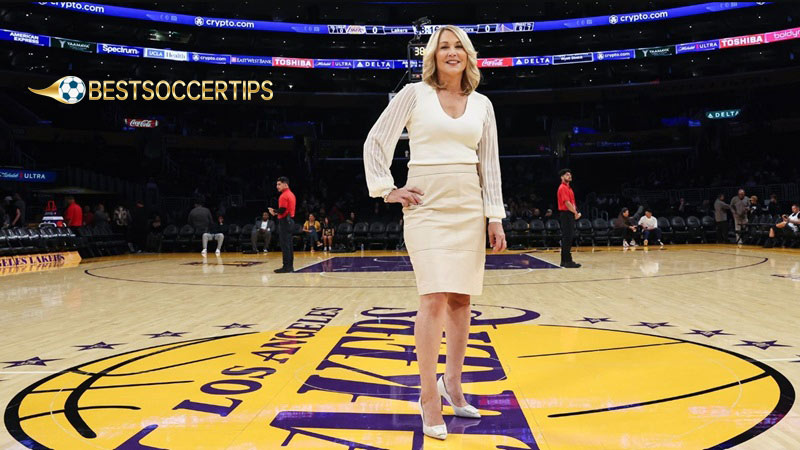 Female sports reporters on espn: Doris Burke