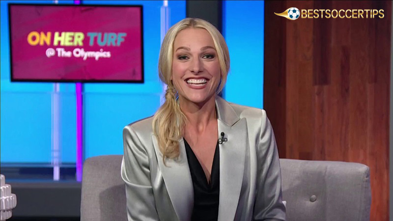 Sexiest female sports reporters: Lindsay Czarniak
