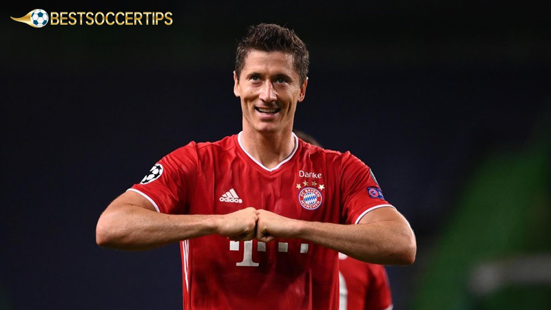 Soccer players with number 9: Robert Lewandowski