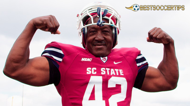 Oldest college football players: Joe Thomas Sr