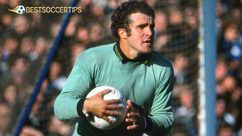 Oldest football players: John Burridge