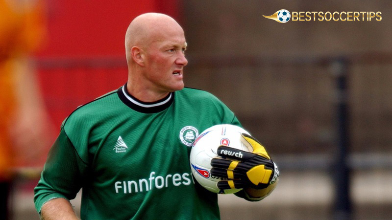 Top 10 oldest football players: Paul Bastock