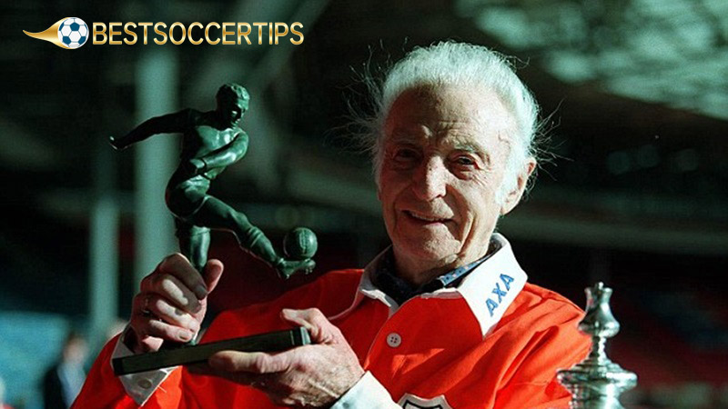 Oldest players in soccer: Stanley Matthews