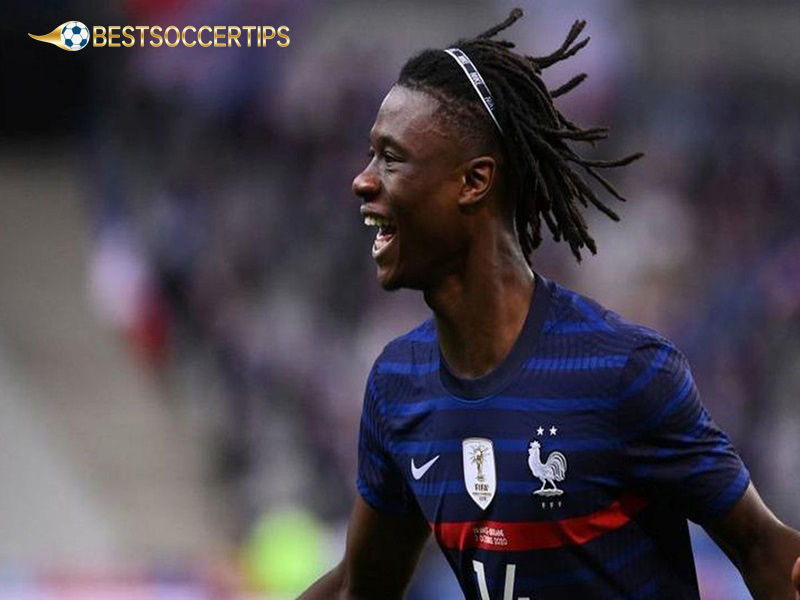 Soccer players with number 6: Eduoardo Camavinga (France)
