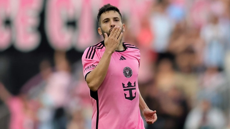 Number 18 soccer players: Jordi Alba (Spanish National Football Team, Barcelona, Inter Miami CF)