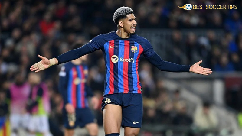 Best centre backs in football: Ronald Araujo