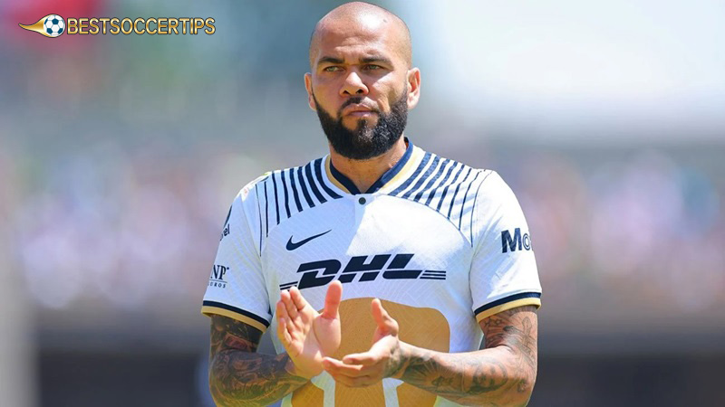 Football players with the number 20: Dani Alves