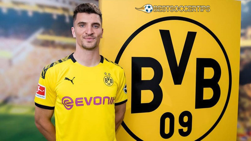 Football players with jersey number 24: Thomas Meunier (Borussia Dortmund)