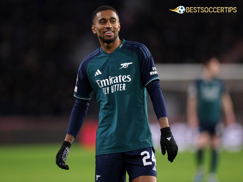 Soccer players with number 24: Reiss Nelson (Arsenal)