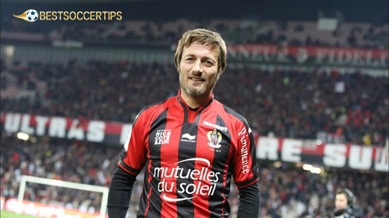 Who has the most red cards in soccer: Central Midfielder - Cyril Rool (27 red cards)