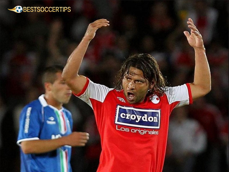 Who has the most red cards in football history: Central Midfielder - Gerardo Bedoya (46 red cards)