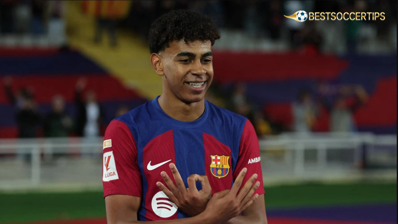 Laliga youngest player: Lamine Yamal (Barcelona) - 15 years, 9 months, 16 days