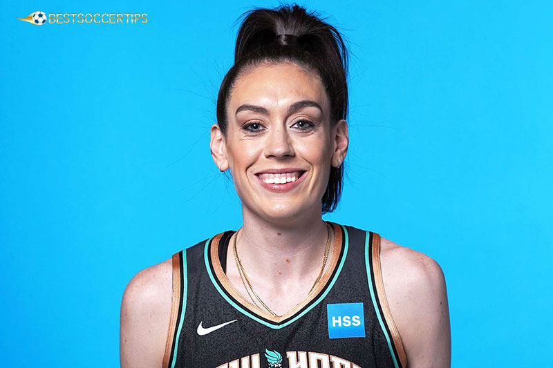 Breanna Stewart - Best female basketball player of all time
