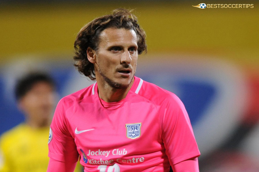 Diego Forlan - Worst strikers in football