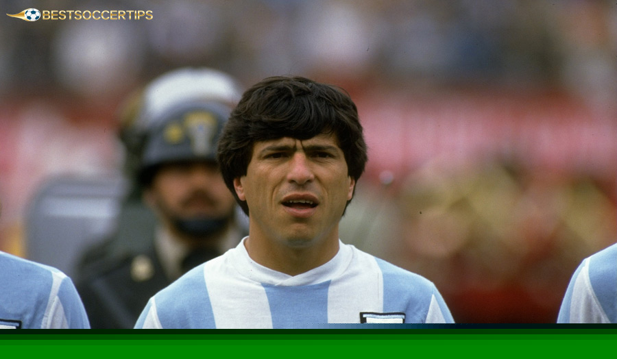 Daniel Passarella – Defender plays like a midfielder to increase odds unexpectedly