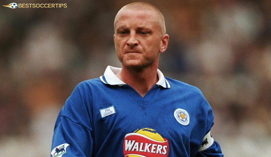 Matt Elliott scored 22 goals, benefited from aerial duels and smart positioning