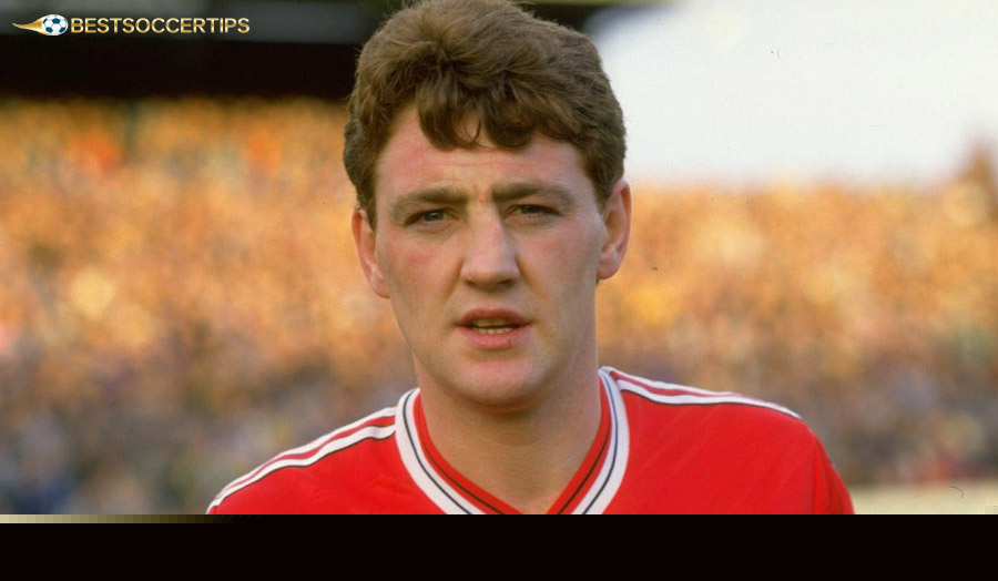 Steve Bruce – Good set piece, good header – genuine goalscoring centre-back