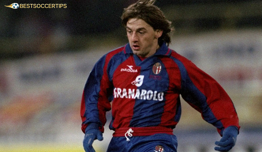 Giuseppe Signori - Sharp striker, led Bologna to the UEFA Cup semi-finals 1998-99