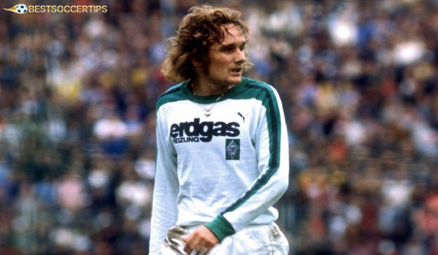 Allan Simonsen - 1977 Golden Ball winner, a bright star with high technique and ability to create breakthroughs